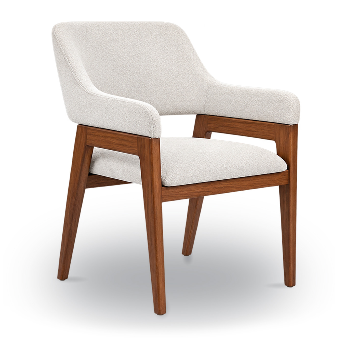 Silla Cesena para comedor con respaldo curvo en madera y asiento acojinado.